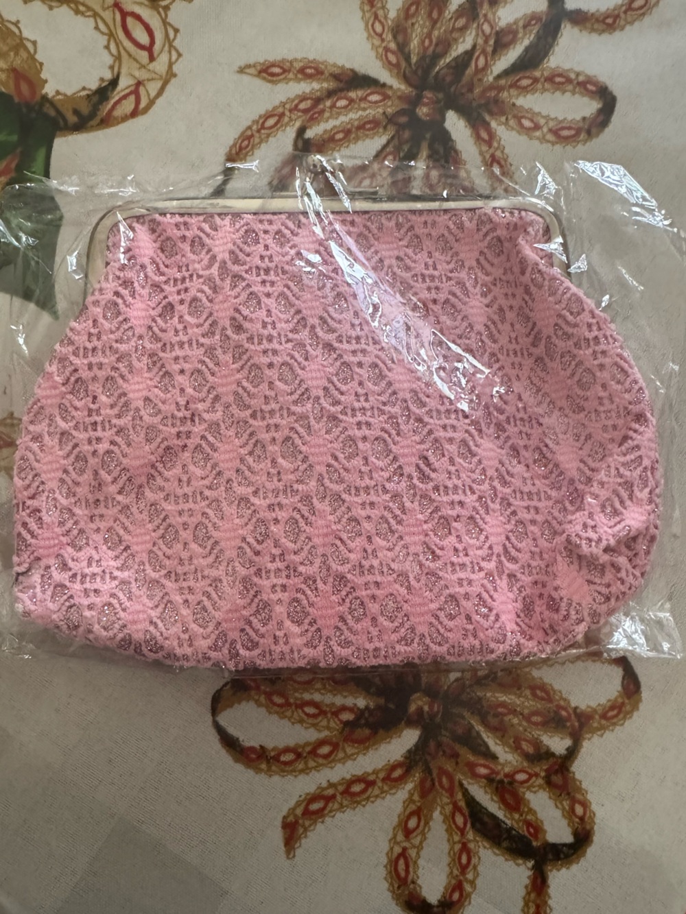 Vintage embroidered Lace Handbag Retro Pearl Chain Bag Cluth with Kiss Lock